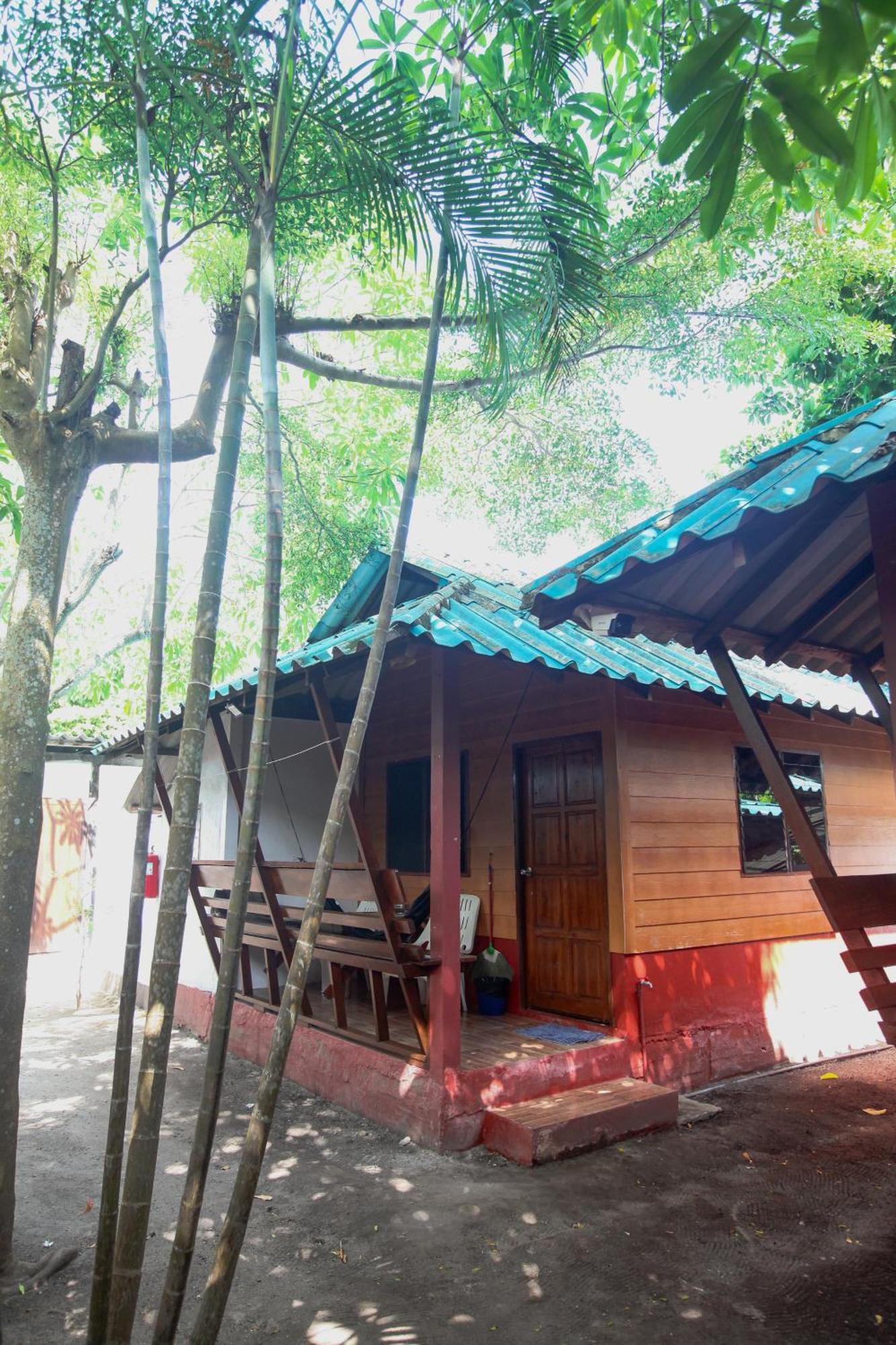 Family Song Koh Lipe Hotel Exterior photo