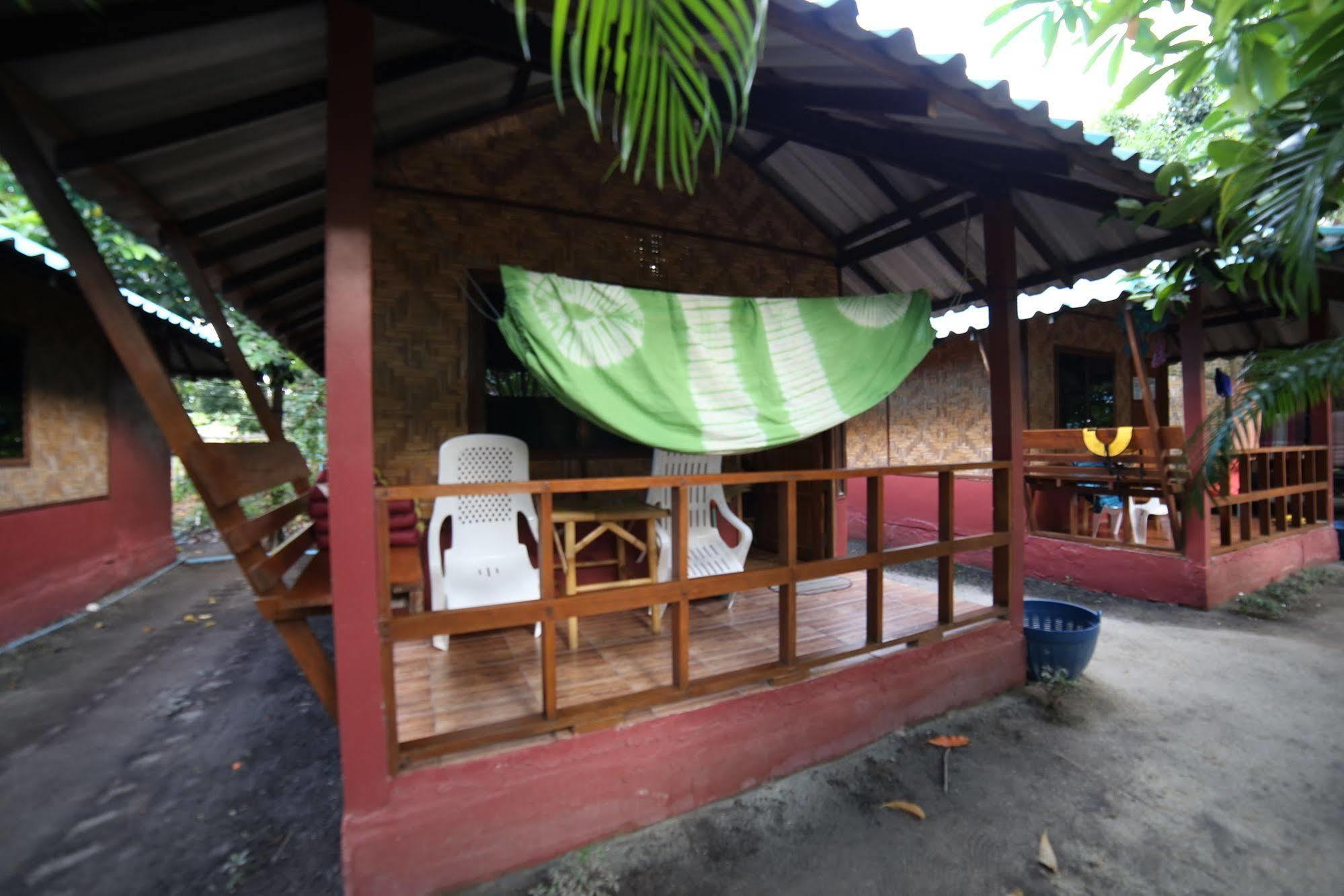 Family Song Koh Lipe Hotel Exterior photo